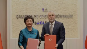 Bakan Işıkhan, Çinli Mevkidaşı Wang Xiaoping ile Bakanlıkta Bir Araya Geldi