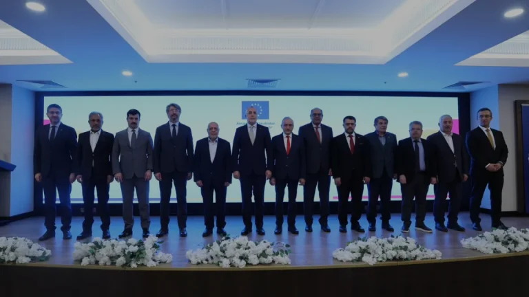 Bakan Işıkhan Öz Sağlık-İş Projesi Kapanış Törenine Katıldı