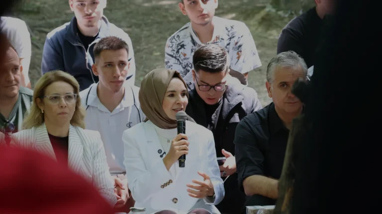 Bakan Mahinur Özdemir Göktaş Kocaeli’de İnsan Hakları Eğitim Kampı’nı ziyaret etti