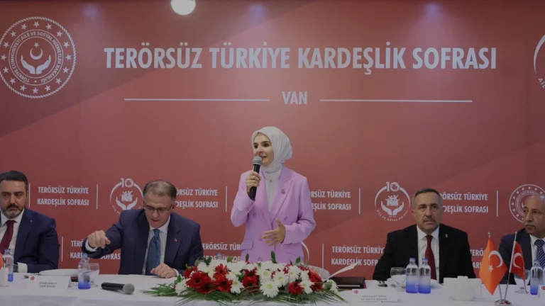 Bakan Mahinur Özdemir Göktaş Van’da Terörsüz Türkiye sürecini anlattı
