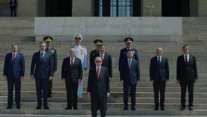 Cumhurbaşkanı Erdoğan YAŞ öncesi Anıtkabir’de Atatürk Anıtı’na çelenk sundu