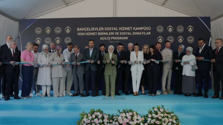 Mahinur Özdemir Göktaş Bahçelievler Sosyal Hizmet Kampüsü açılışına katıldı