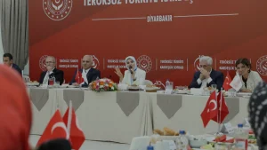 Mahinur Özdemir Göktaş Diyarbakır’da Terörsüz Türkiye sürecini anlattı