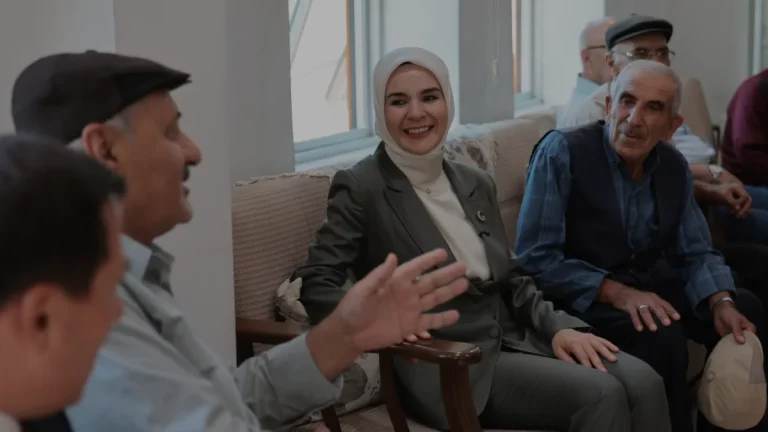 Yaşlı ve engelli aylıkları artışlı olarak hesaplara geçmeye başladı
